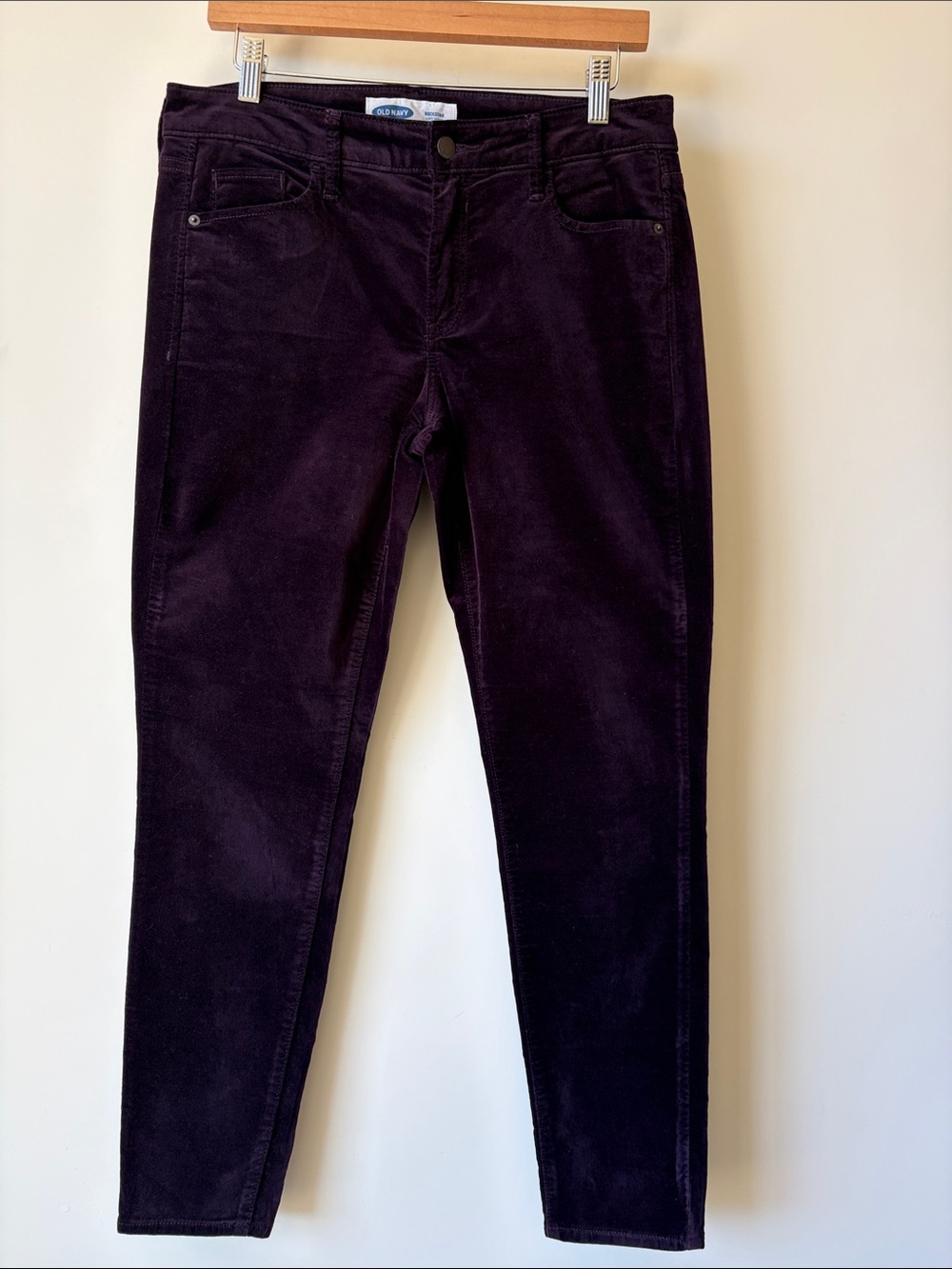 OLD NAVY Rockstar Mid-Rise Super Skinny Velvet Pants in Plum Wine Women’s Size 8
